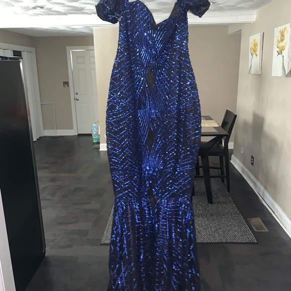 Prom Dresses - Picture 5 of 6